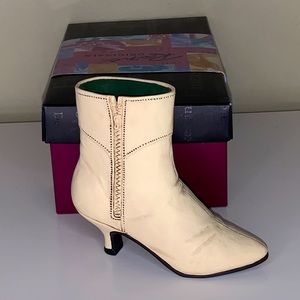 Just the Right Shoe Ingenue